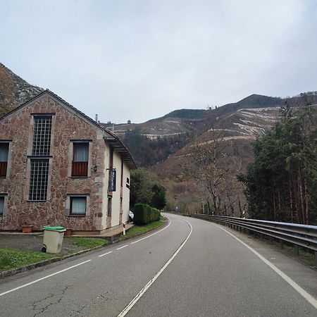 La Salmonera Cangas De Onis Caño エクステリア 写真