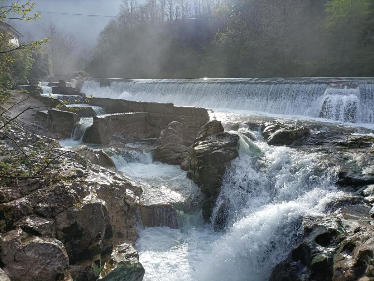La Salmonera Cangas De Onis Caño エクステリア 写真