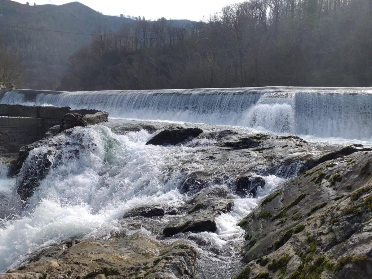 La Salmonera Cangas De Onis Caño エクステリア 写真