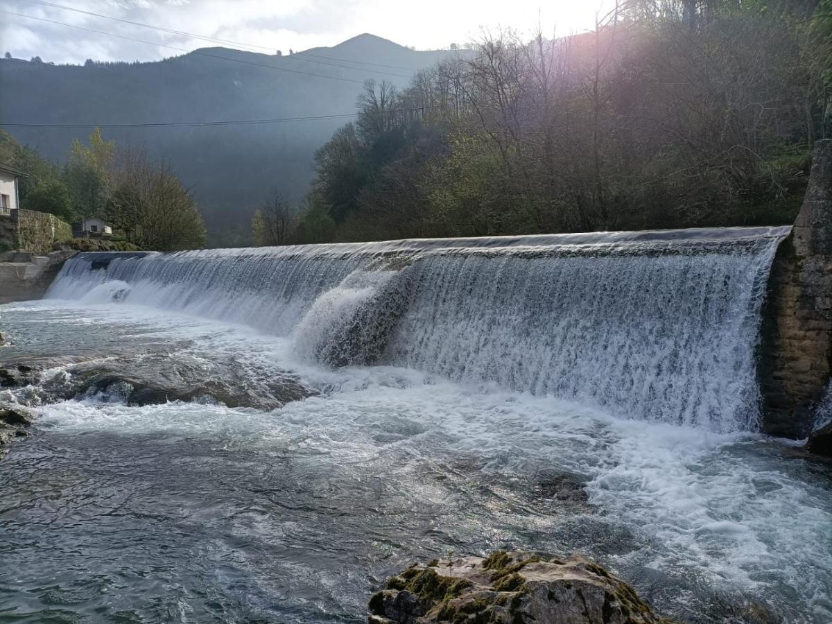 La Salmonera Cangas De Onis Caño エクステリア 写真