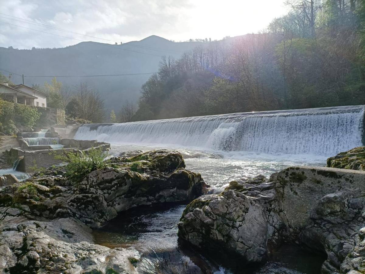 La Salmonera Cangas De Onis Caño エクステリア 写真