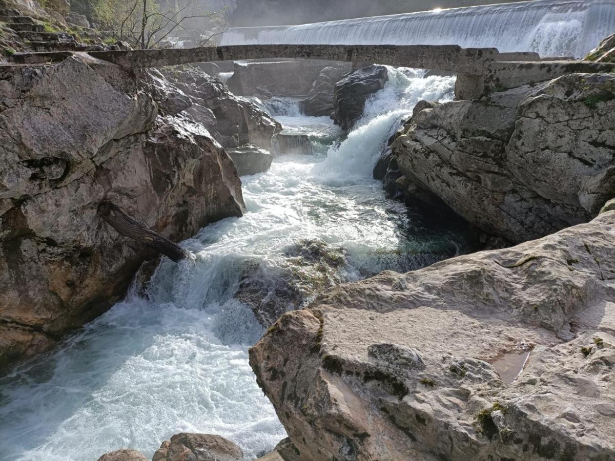 La Salmonera Cangas De Onis Caño エクステリア 写真