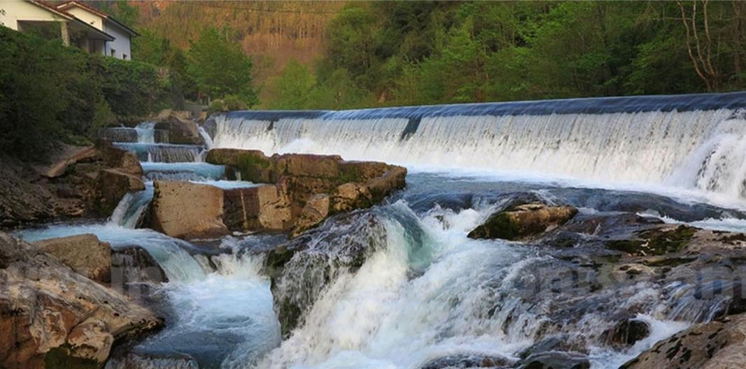 La Salmonera Cangas De Onis Caño エクステリア 写真