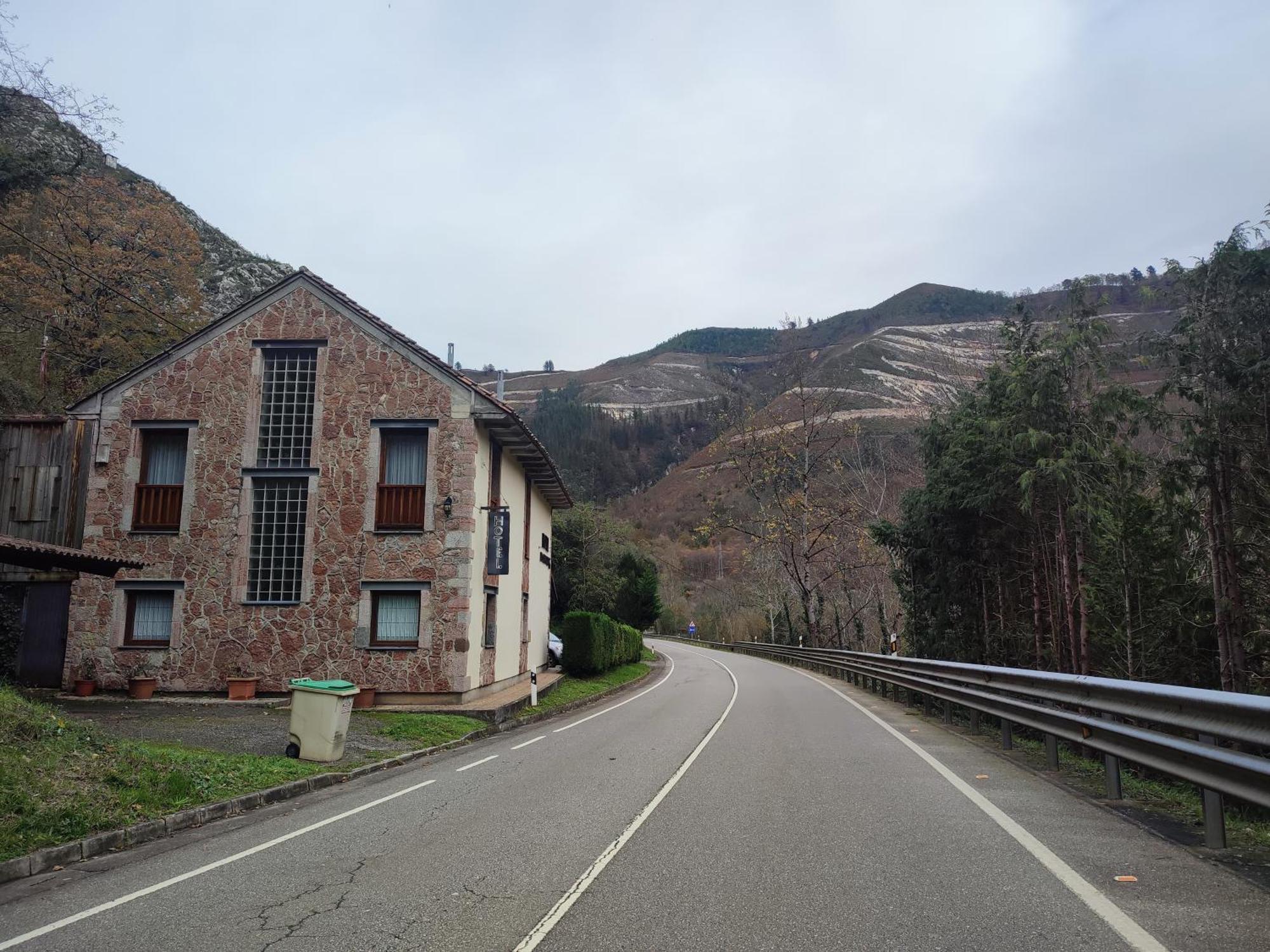 La Salmonera Cangas De Onis Caño エクステリア 写真