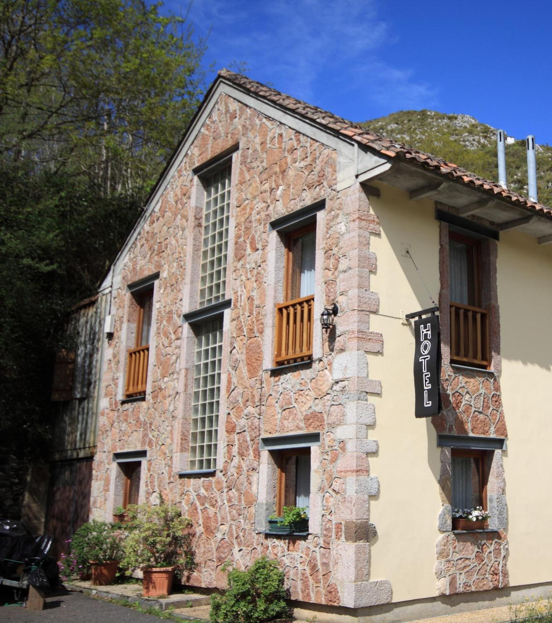 La Salmonera Cangas De Onis Caño エクステリア 写真
